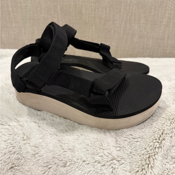 Teva Universal Flatform Sandals | Size 6 | Black & White | 1.75” Platform - Picture 2 of 6